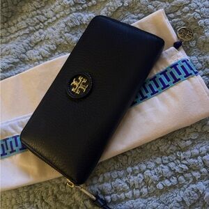 Tory Burch Black Leather Zip Wallet